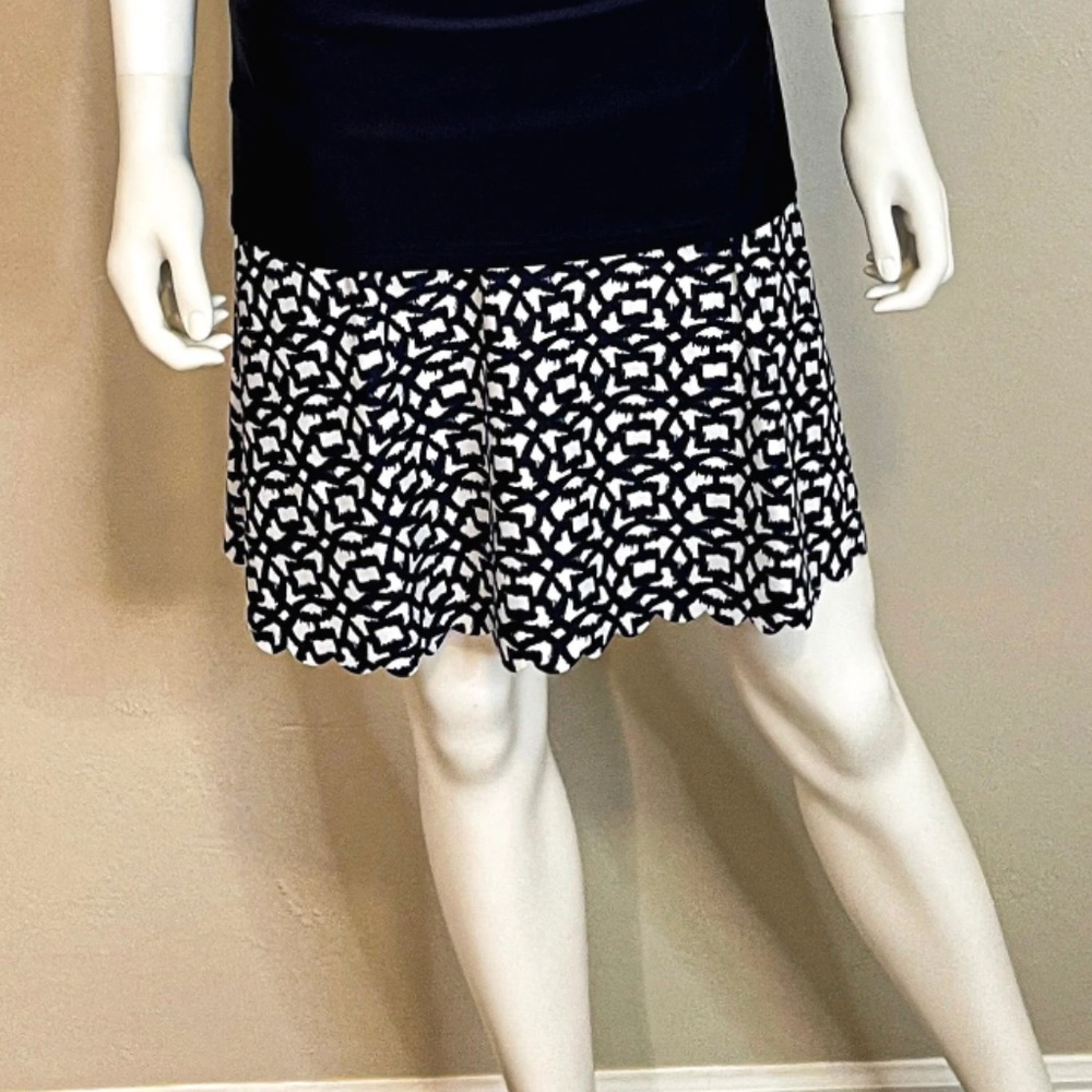 NAVY AND WHITE SWING SKORT